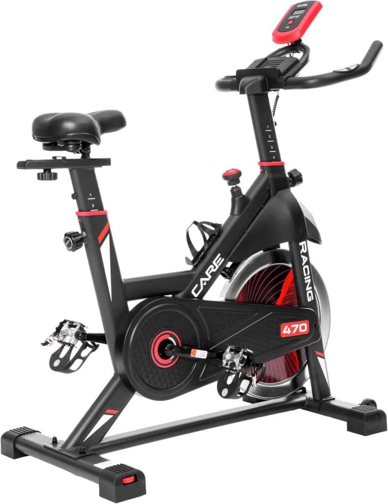 Test du vélo de biking Racing 470-475 de Care Fitness : pédales crantées et selle réglable