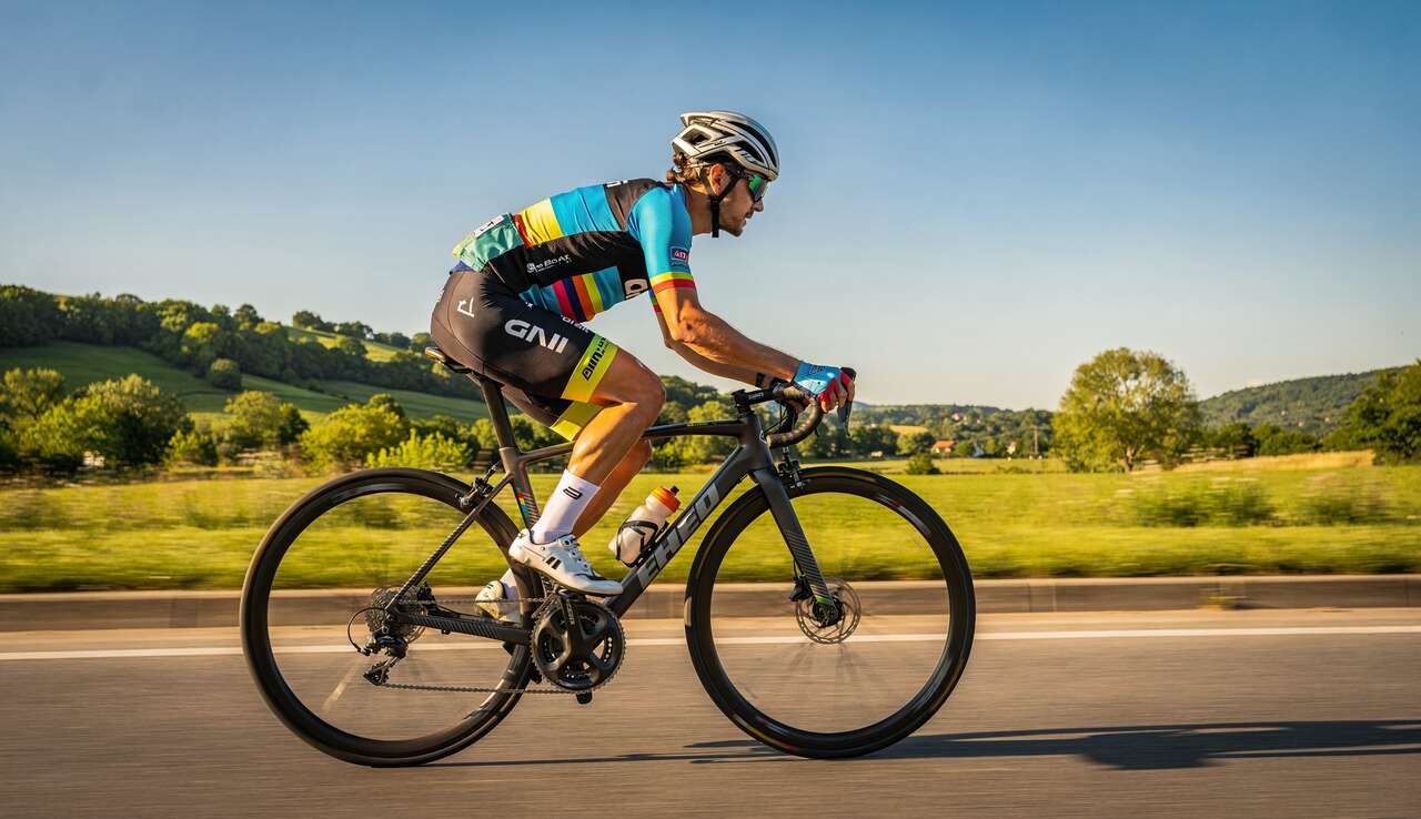 Équipements essentiels du cycliste : sécurité et performance