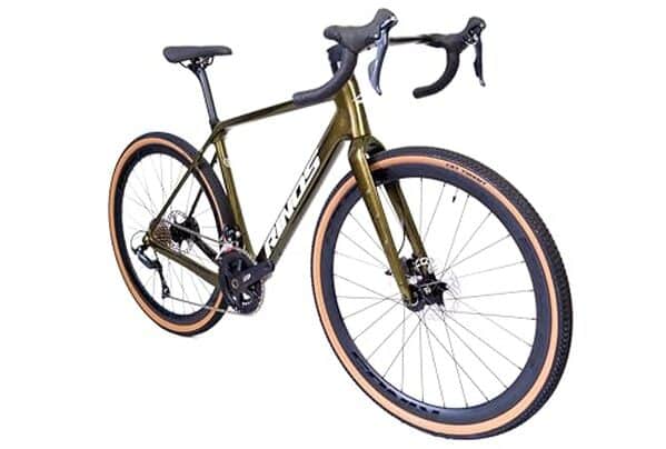 Découvrez notre test complet du Rinos Sandman 1, un vélo gravel carbone alliant légèreté exceptionnelle et performance. Avis, caractéristiques et verdict. 