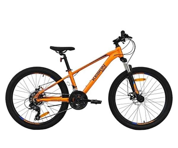 Test complet du VTT enfant Keskin HT MTB1. Découvrez nos avis sur ses performances, sa maniabilité en terrain ludique et son rapport qualité-prix pour les jeunes cyclistes. 