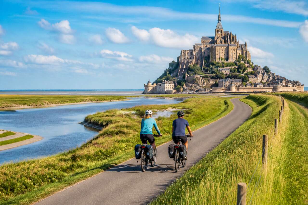 Parcours vélo incontournables en Normandie et Hauts-de-France : des marais aux pavés
