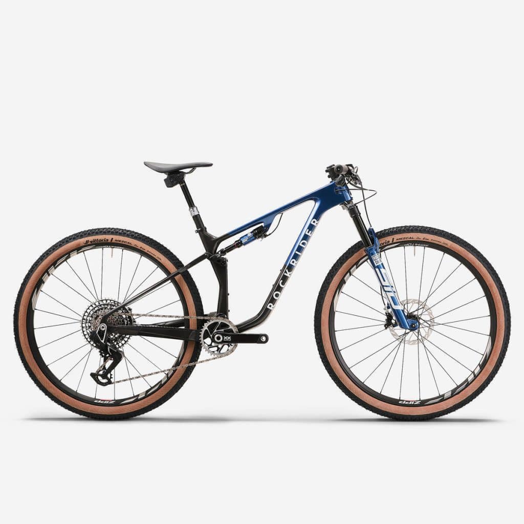 Test vélo vtt tout suspendu Decathlon Race 940 S cadre carbone bleu