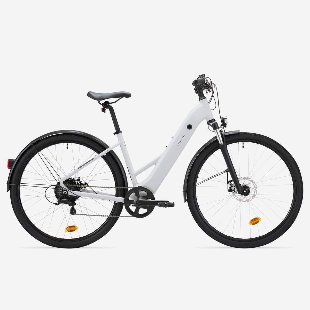 Test du vélo électrique Decathlon e-actv 100 : cadre bas et performance