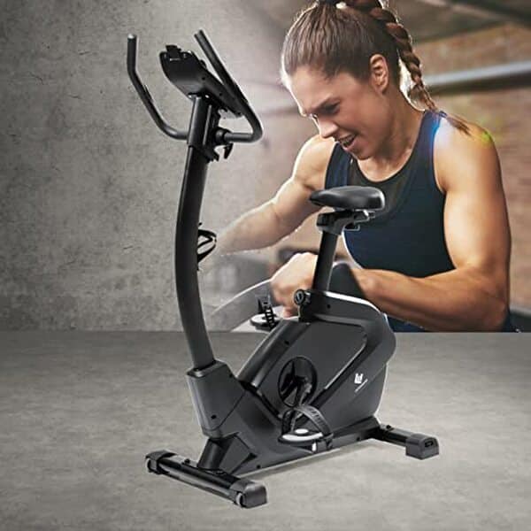 Découvrez le test complet du vélo FitEngine avec ses 24 niveaux de résistance et sa masse d'inertie de 9 kg : performances, confort et efficacité pour votre entraînement à domicile.