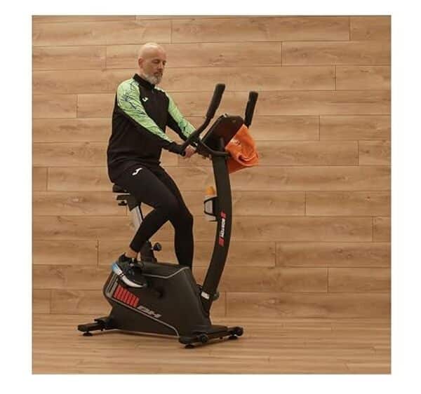 Découvrez notre test détaillé du vélo d'exercice BH Boston : inertie 9 kg, compatibilité Zwift et performances. Avis complet et recommandations.